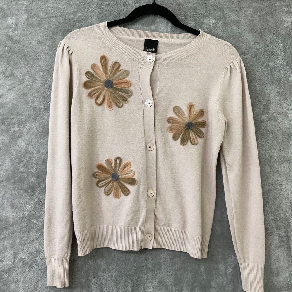 Aaeda Women’s XS Cardigan Floral Felt Appliqué Button up Soft